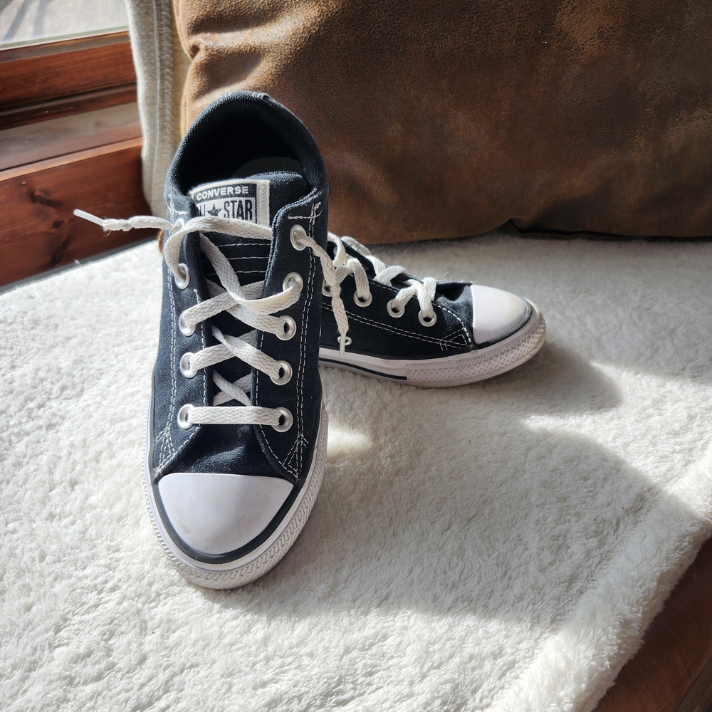 Girls Converse Chuck Taylor All Star Low Top Shoes - Black & White, Youth Size 2